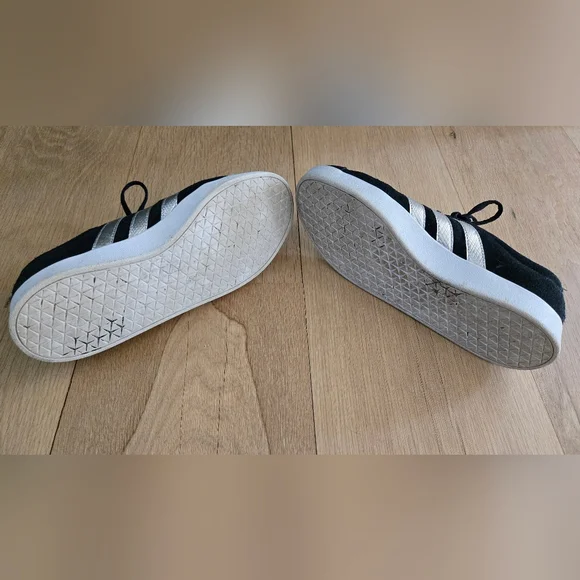 adidas Black Gazelle Sneaker w/metallic Champage/gold Logo Stripes - Picture 5 of 7